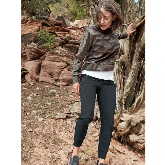 Athleta Trekkie North Jogger Pants 6T Black Sporty Travel Commuter 405726 - Picture 3 of 14